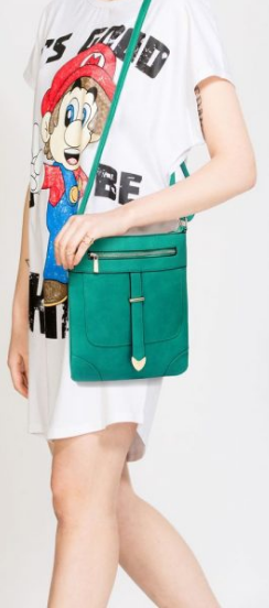 Idee de tenue avec sac bandouliere bleu indien